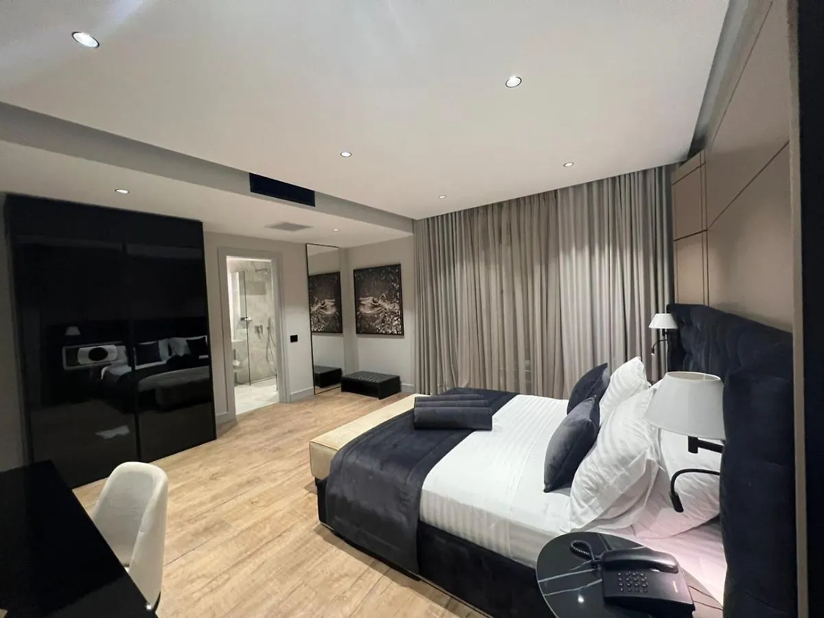 סרנדה Rozafa Palace Hotel 4*,